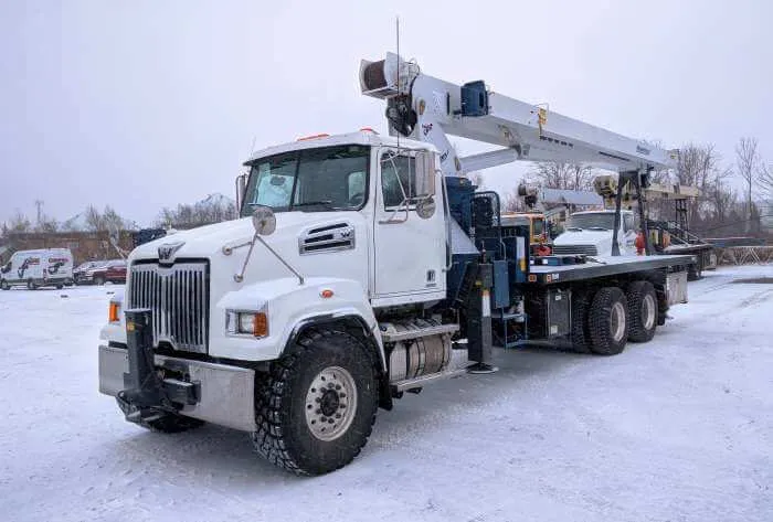 Crane truck